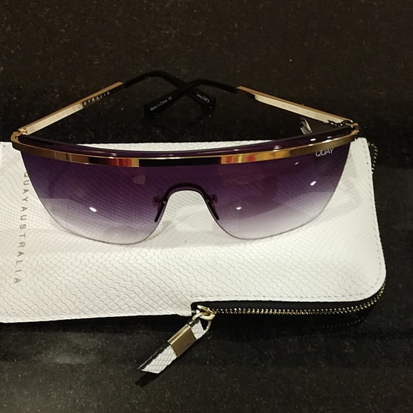 QUAY Australia Sunglasses with Case - Picture 2 of 6